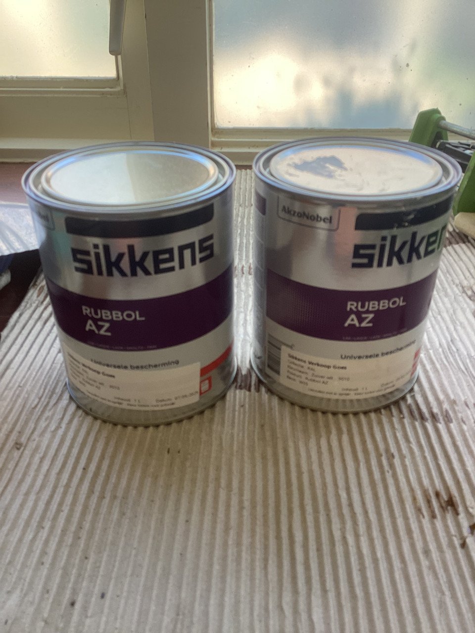 Sikkens rubbol AZ ral 9010 2 x1L samen €70 nieuw.