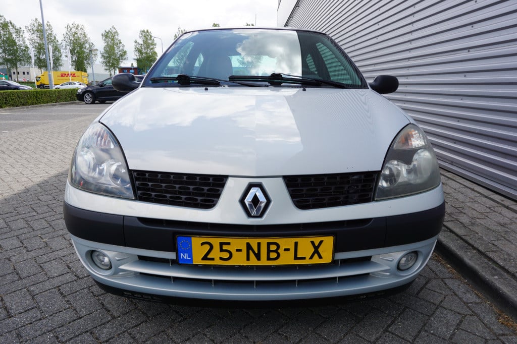 Renault Clio 1.2-16v dynamique airco / elektr. ramen / trekhaak / nap