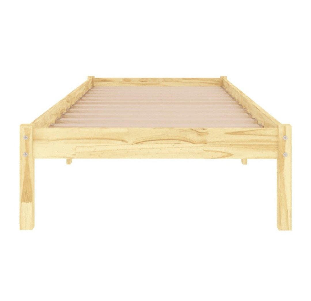 Bed hout nieuw in doos.