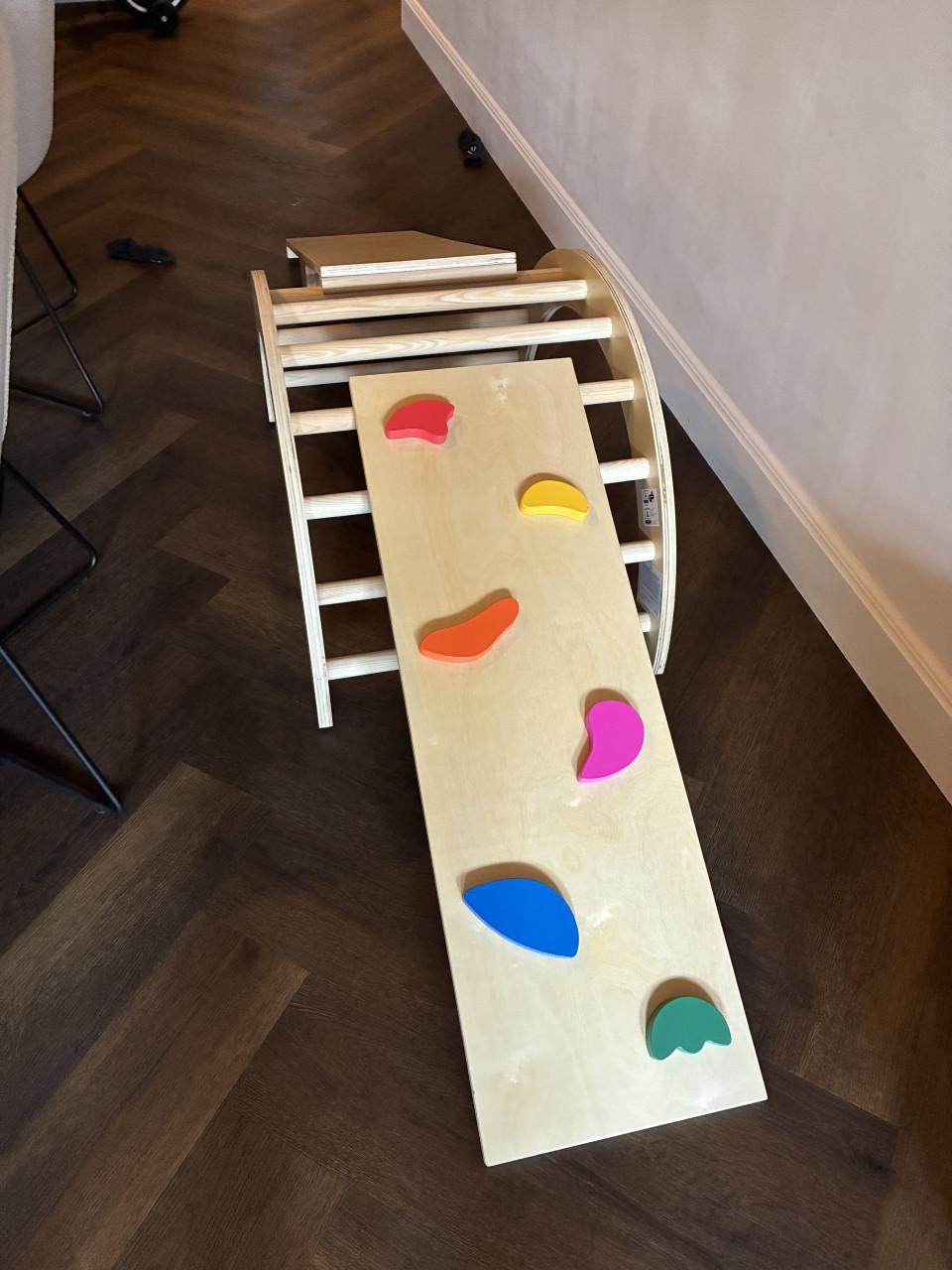 Klimboog met loopplank en glijbaan