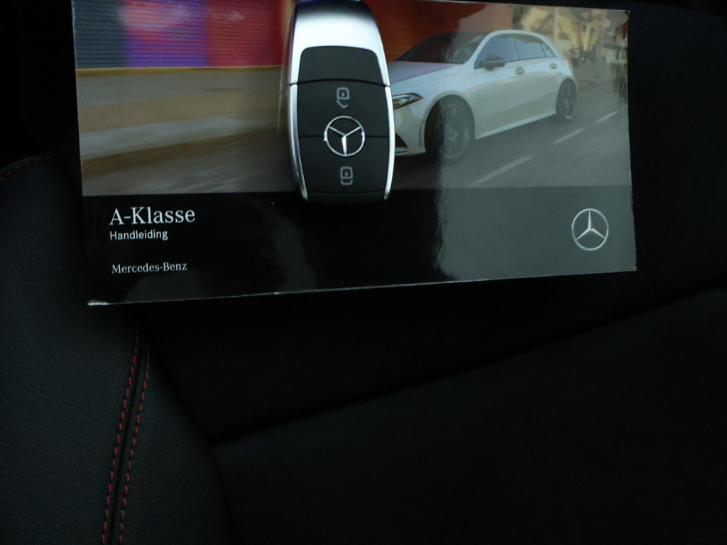 Mercedes-Benz A-Klasse 180 business solution amg | panoramadak | sfeerverli