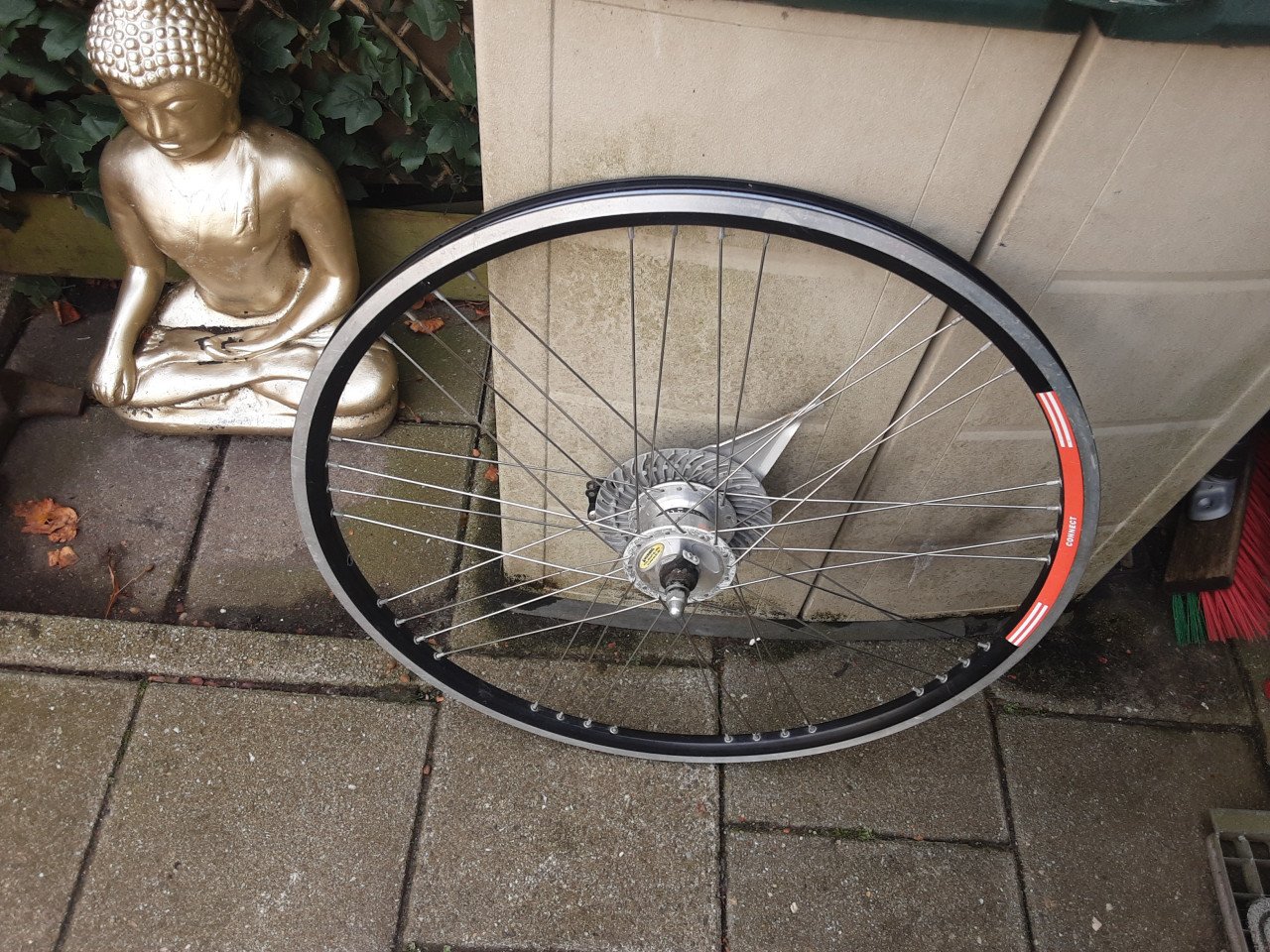 28 inch shimano voorwiel, naafdynamo, rollerbrake rem