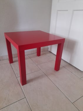 Klein tafeltjes 55 x 55 x 45H (in goede staat )