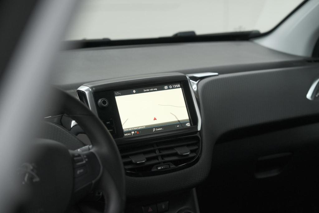 Peugeot 2008 puretech 110 blue lion | trekhaak | apple carplay | parkeersen