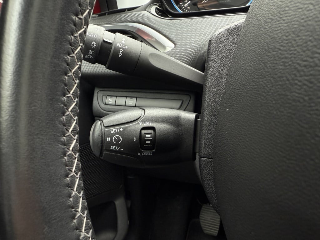 Peugeot 2008 1.2 puretech allure // 29.000km! //