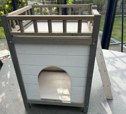 Houten kattenhuisje