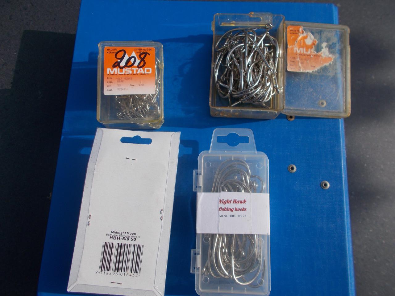 Dozen GROTE haken  maat 4/0- ; 5/0; 7/0 en 10/0