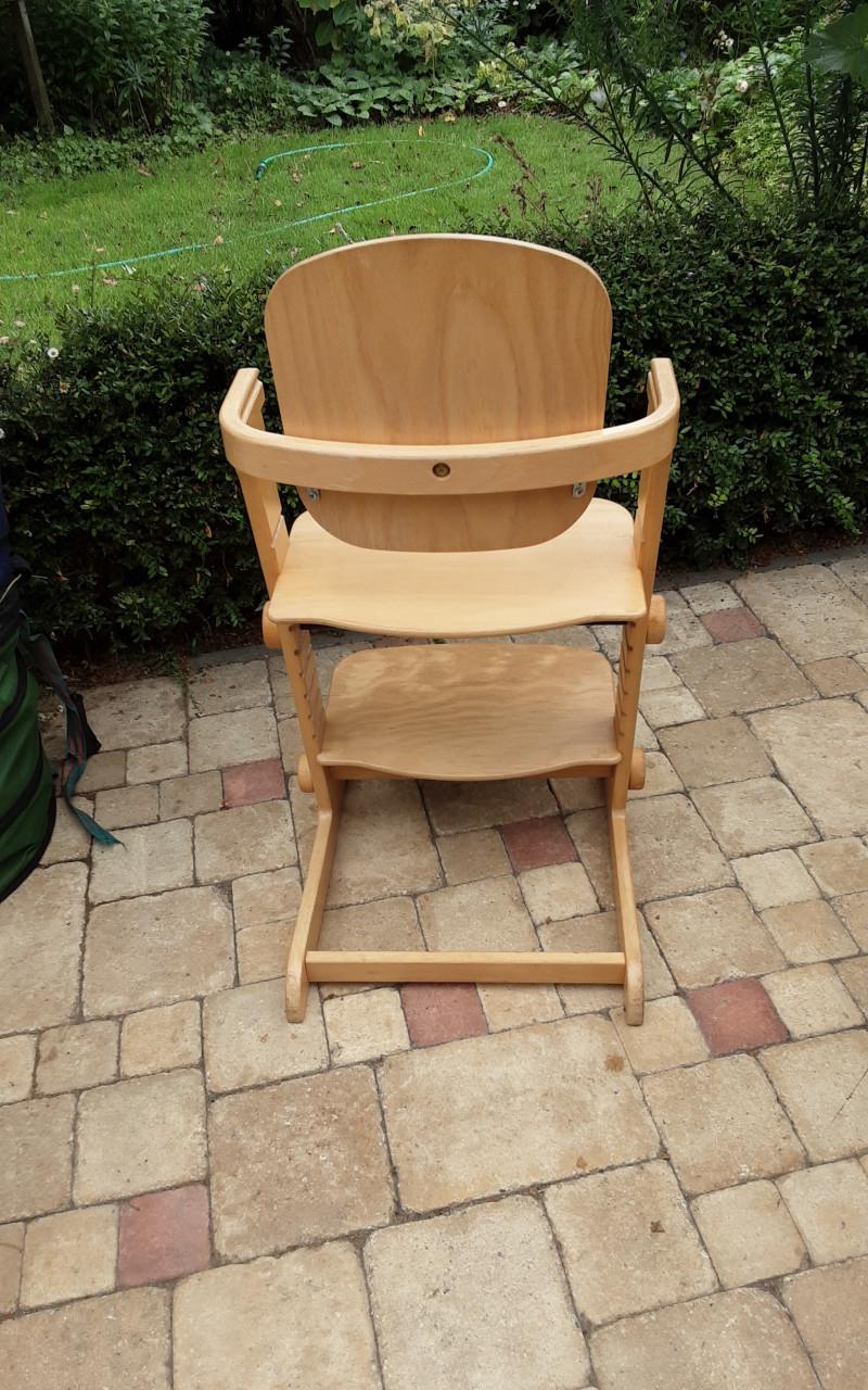 Houten kinderstoel