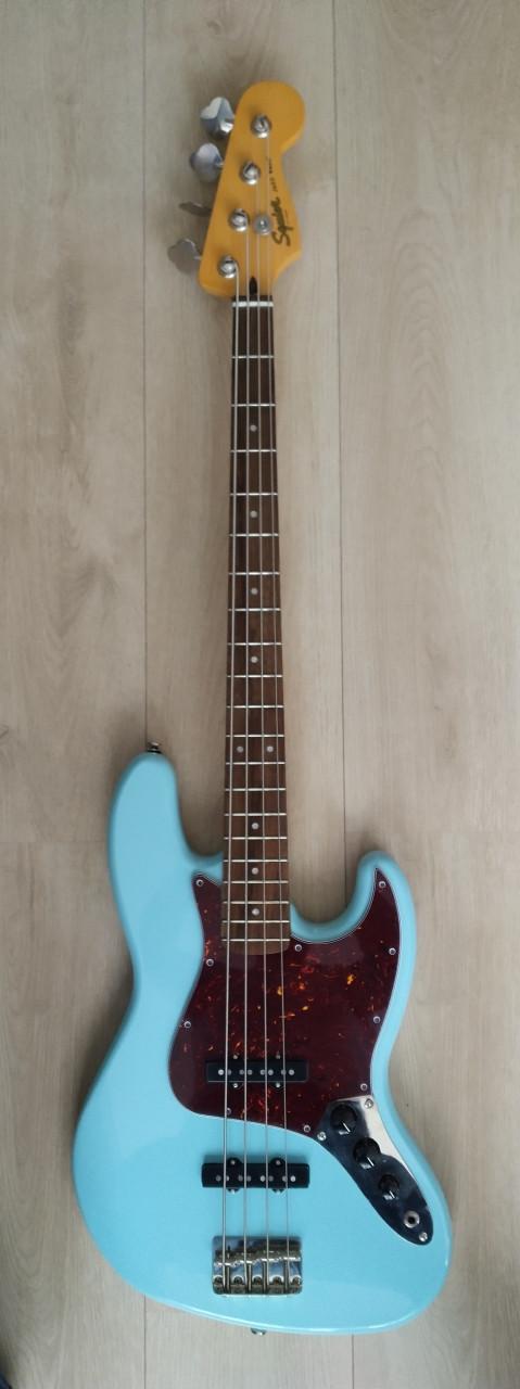 Squier Classic Vibe Jazz Bass Daphne Blue met extra's ZGAN!