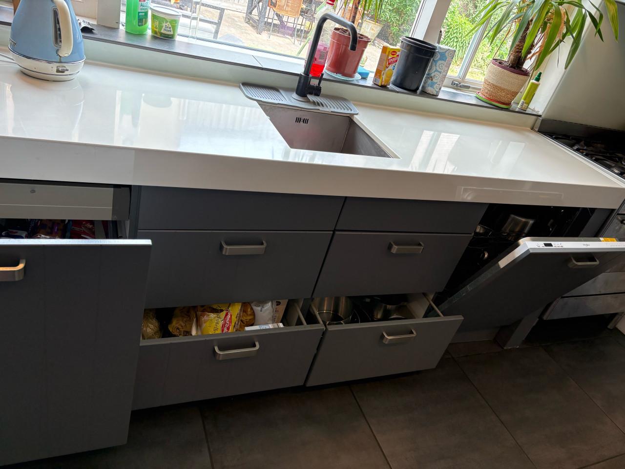 Keuken met stenen blad