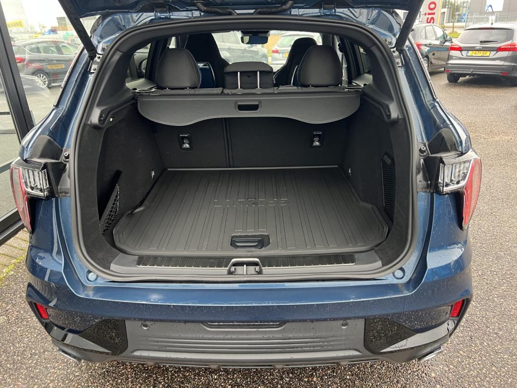 Lynk & Co 01 1.5 261pk plug in hybrid ,black edition , zwarte velgen , pano