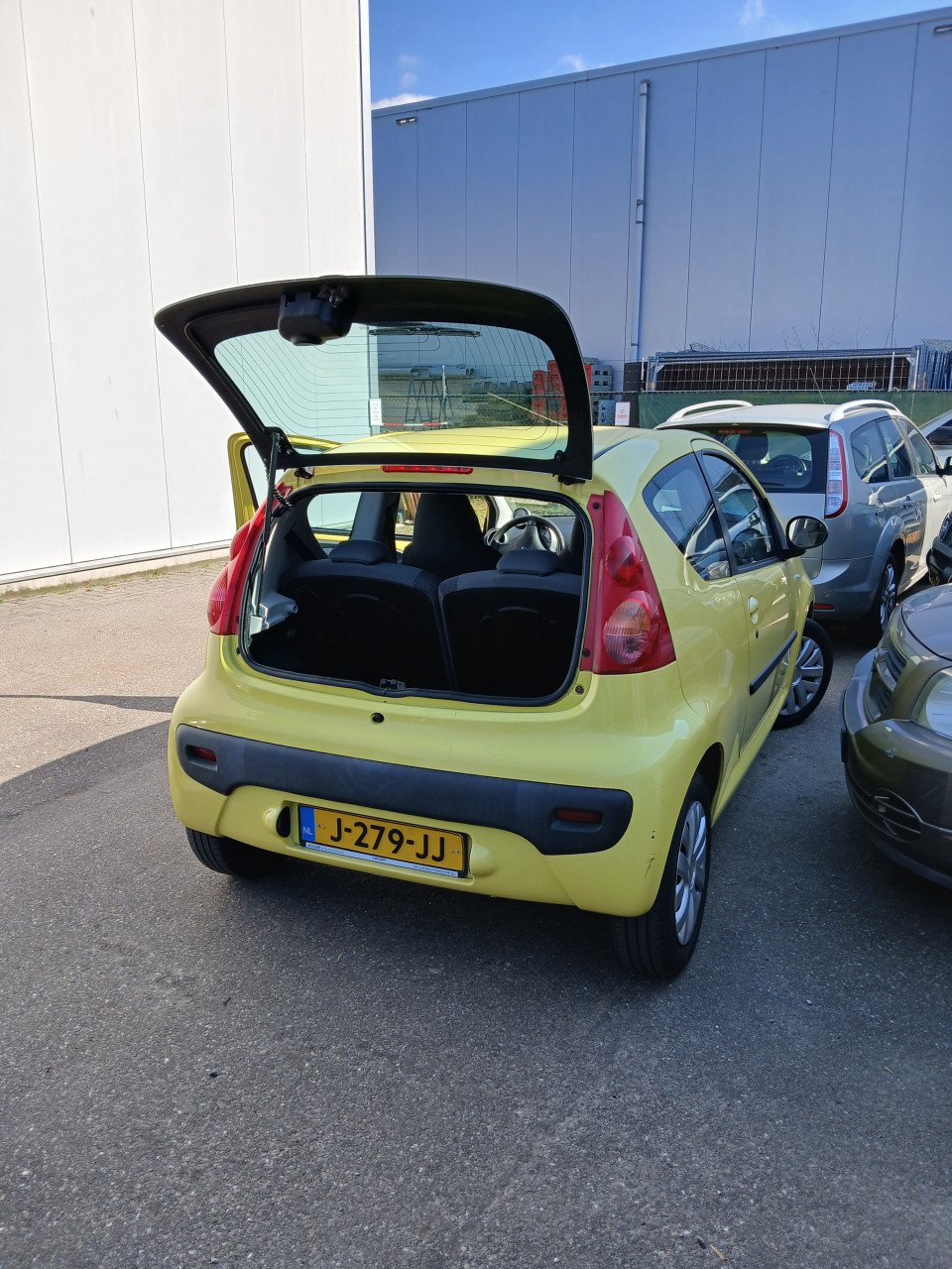 Peugeot 107-2011- km170234-Airco-stuurbekr.radio/cd - apk - 2200,=