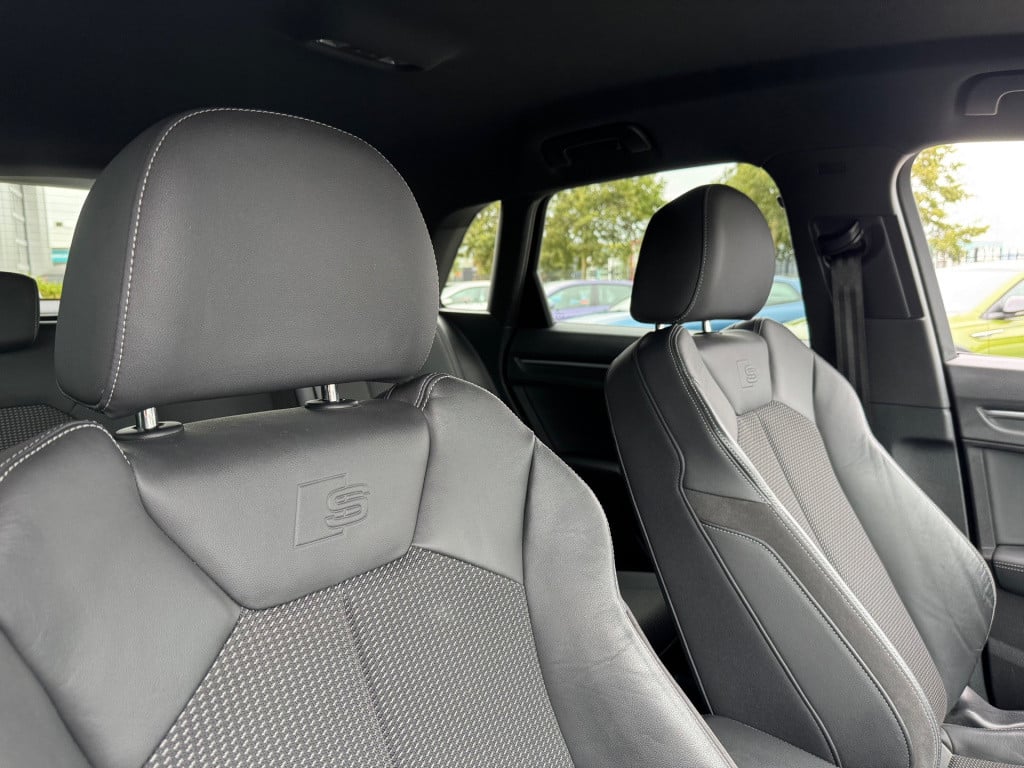 Audi Q3 35 tfsi 3x s-line * keyless * matrix led * carplay