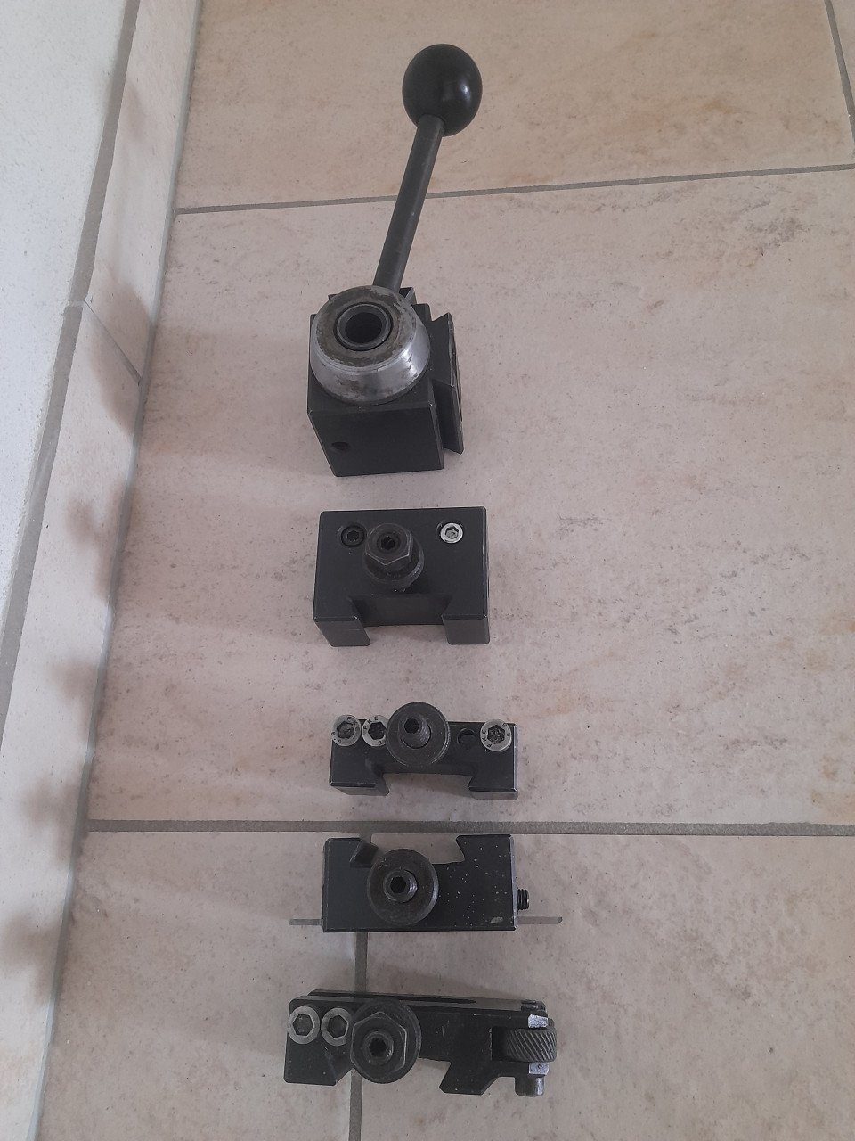 Snelwissel voor een draaibank Moederblok + 4 beitelschuitjes: 1x met kartel