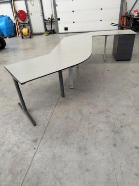 Groot bureau te koop