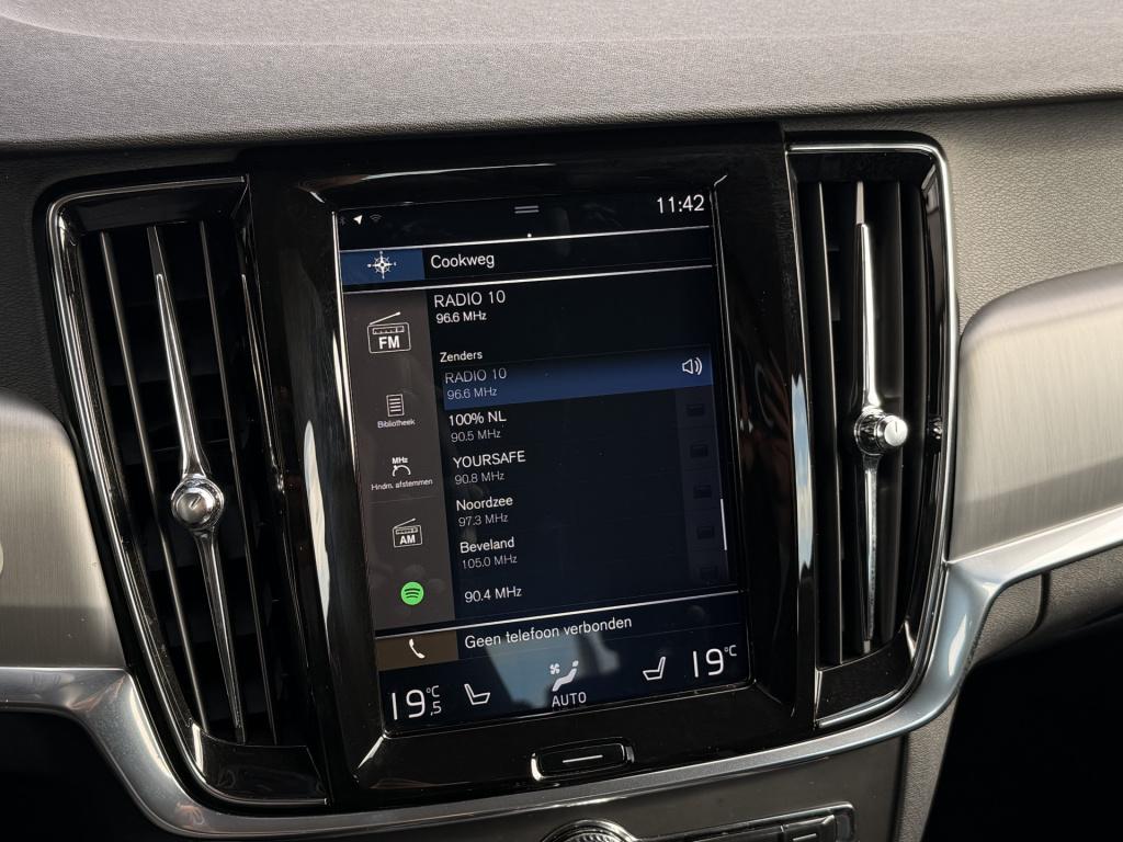 Volvo V90 2.0 t4 momentum | apple carplay | acc | elek. trekhaak | stoel/st