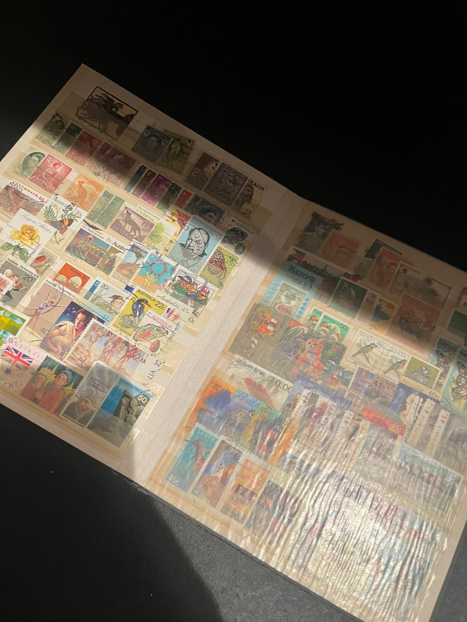 Klein album 30 kantjes met zegels, waaronder wat China