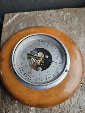 Prachtig antiek rond barometer notenhout en geslepen glas
