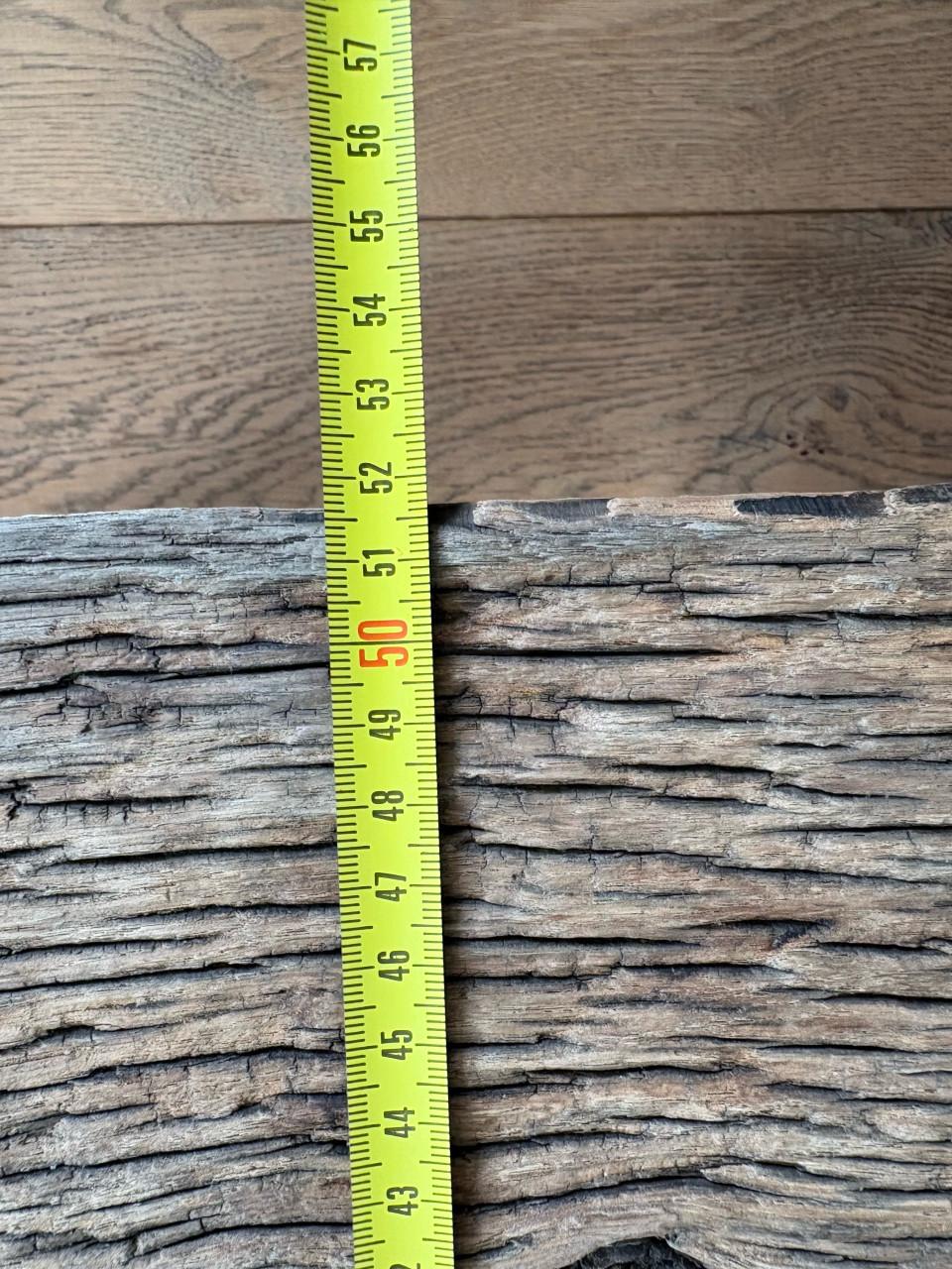 Salontafel van wagonhout met zwarte stalen poten