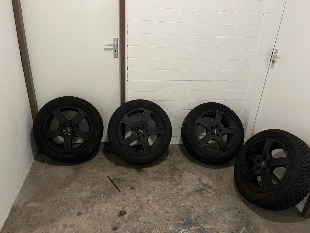 Velgen met banden merk momo 16inch