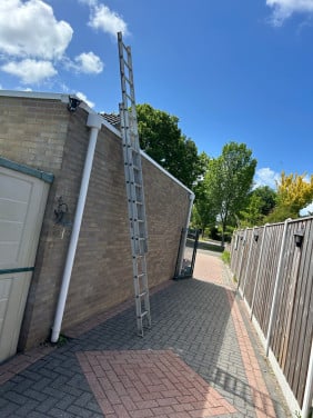 ALUMINIUM UITSCHUIFBARE LADDER