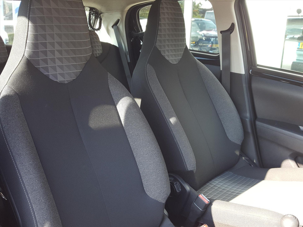 Peugeot 108 active 1.0 e-vti 72pk 5d premium pakket | airco | radio | bluet