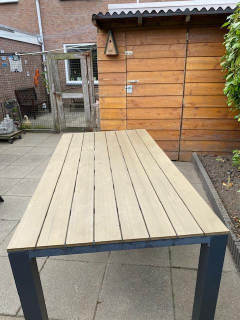 Gratis ophalen mooie tuintafel 200 x 100