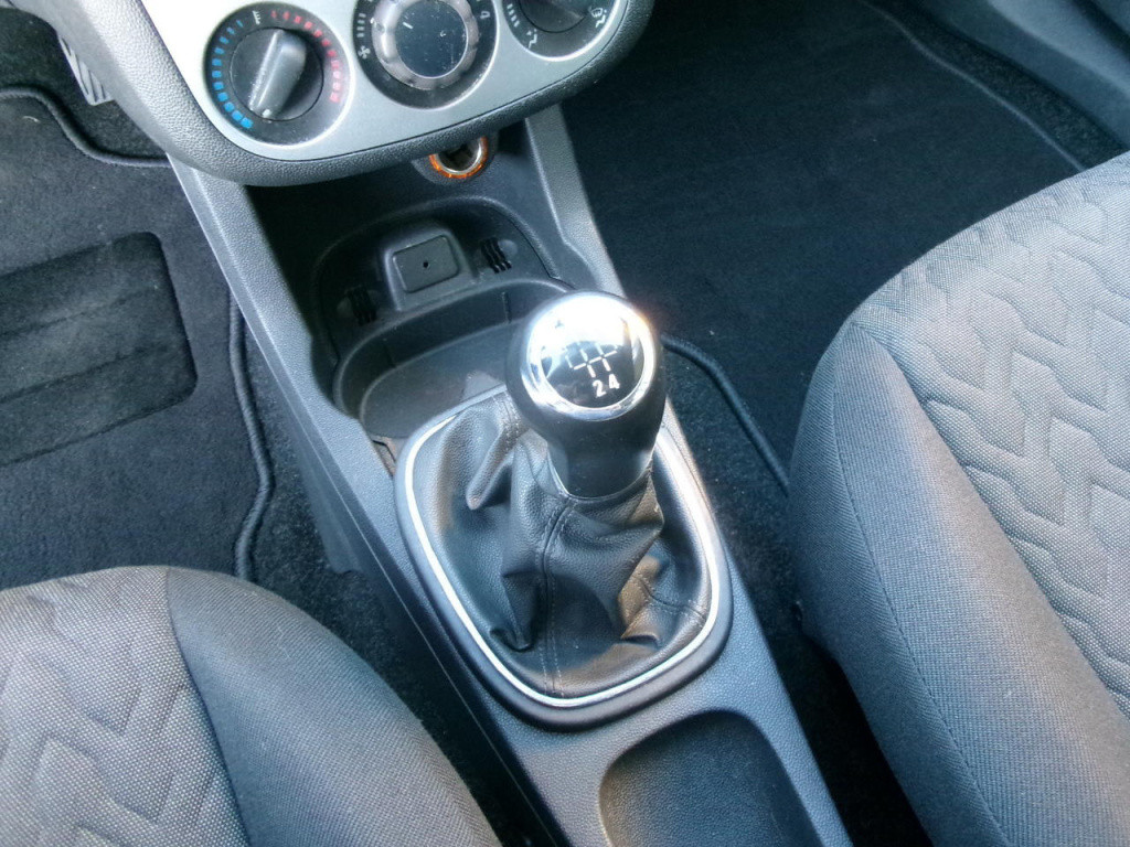 Opel Corsa 1.2-16v airco, cruise-control, trekhaak 5-drs