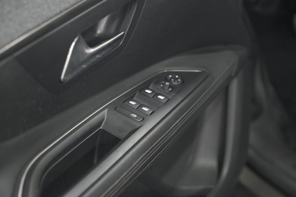 Peugeot 3008 puretech 130 eat8 blue lease premium | camera | elektronische 