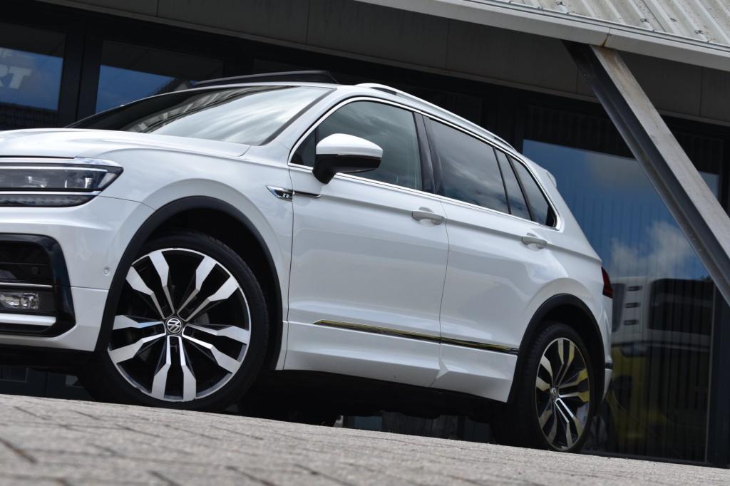 Volkswagen Tiguan 1.5 tsi act r-line | trekhaak | camera | stoelverwarming 