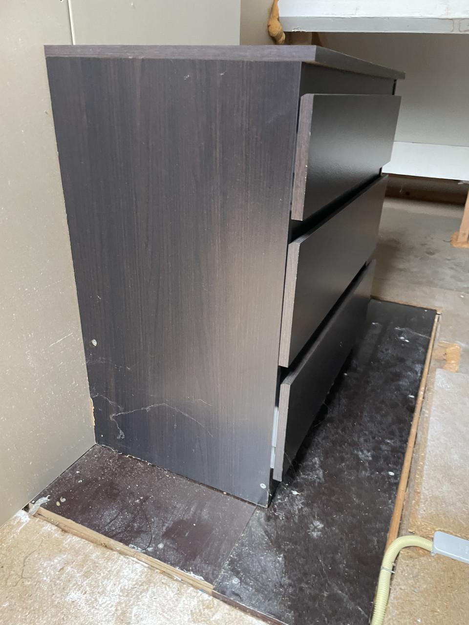 Kast met drie ladens