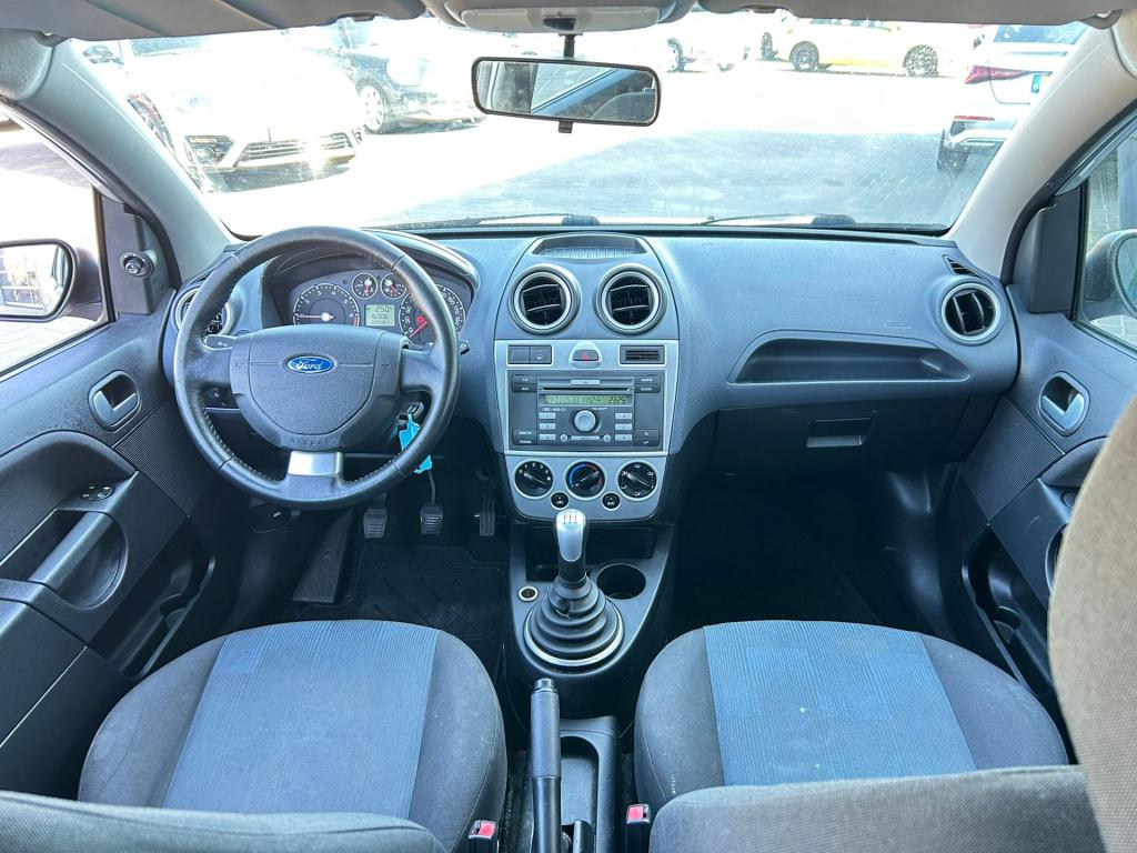 Ford Fiesta 1.3-8v futura * airco * trekhaak * l.m. velgen * e.l. ramen
