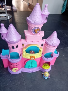 Speelgoed kasteel met 1 geluid poppetje