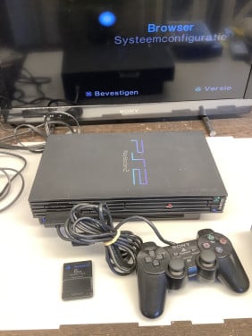 PlayStation 2 Phat met 1 controller en memorycard + 2 spellen.