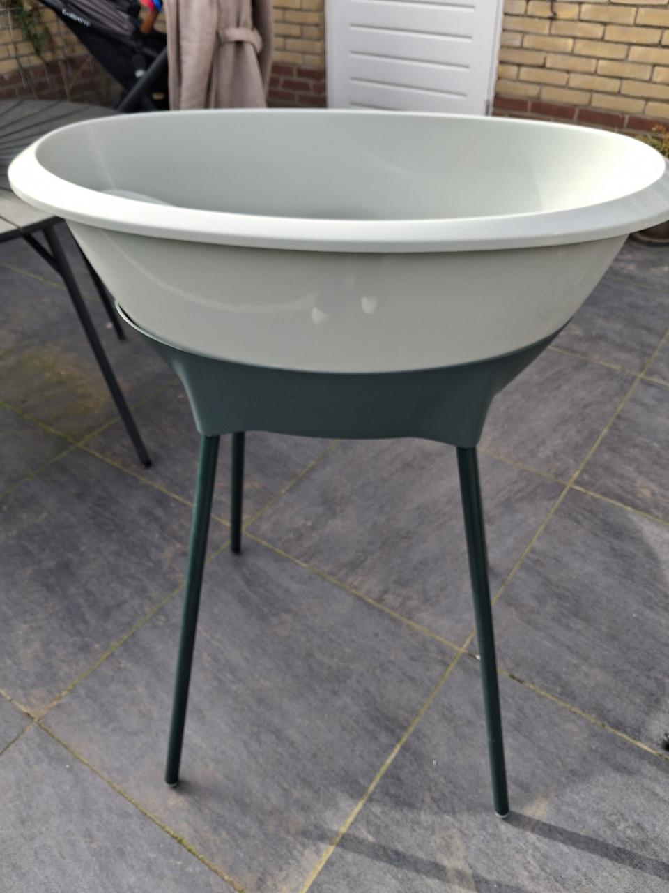 Baby bad met standaard Luma