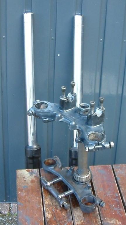 Na demontage van Honda  bol dor  wat  onderdelen  blok V  Vork/ tank enz