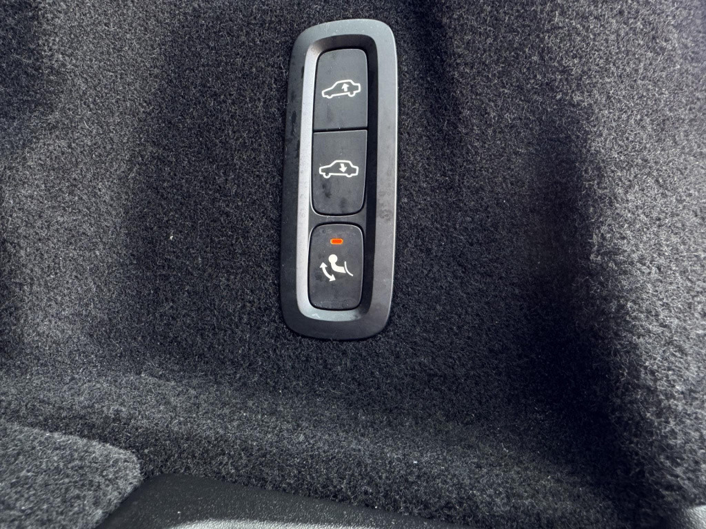 Volvo XC60 2.0 t6 plug-in hybrid awd plus black edition | trekhaak uitklapb