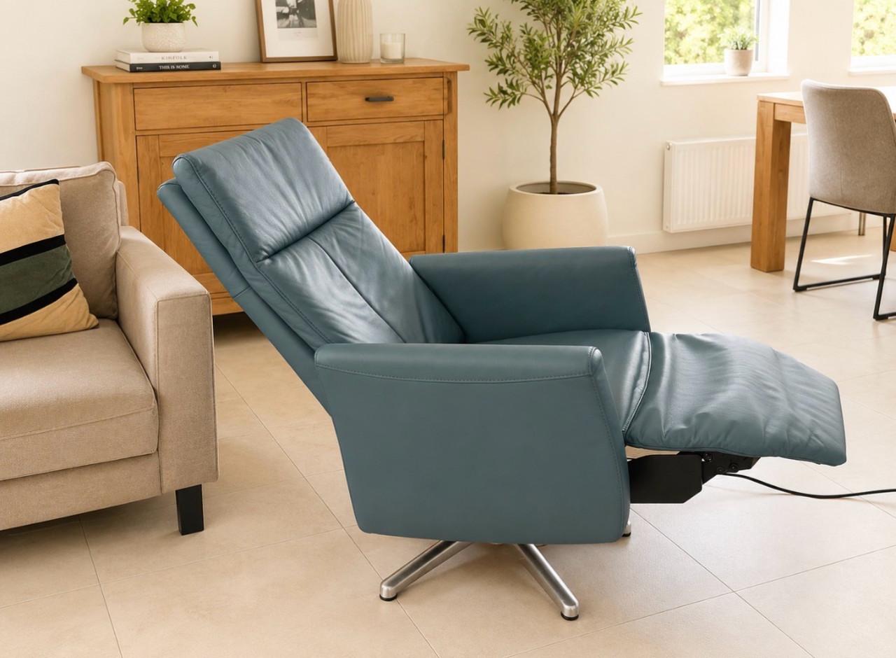 Zeer nette elektrische sta op stoel / fauteuil mt M