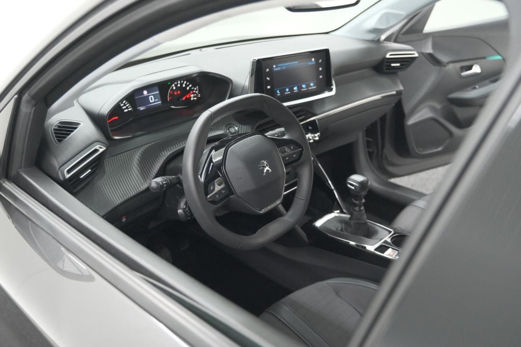 Peugeot 208 puretech 100 allure pack | camera | apple carplay | stoelverwar