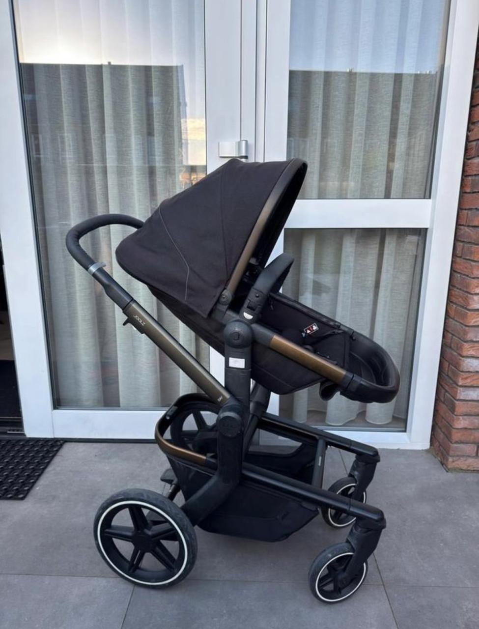 Joolz Day+ Kinderwagen set in kleur Brilliant Black.