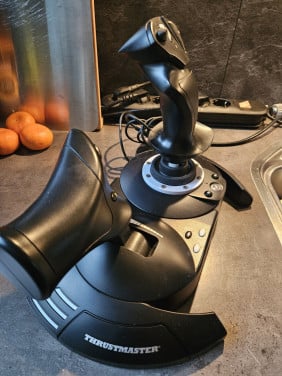Zgan Thrustmaster T.Flight Hotas One Microsoft Flight Simulator....