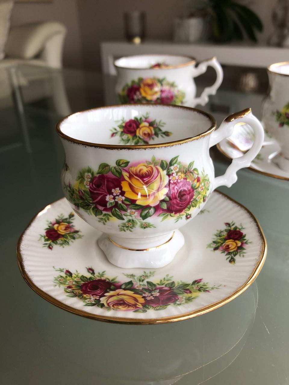 4 vintage kop en schotels