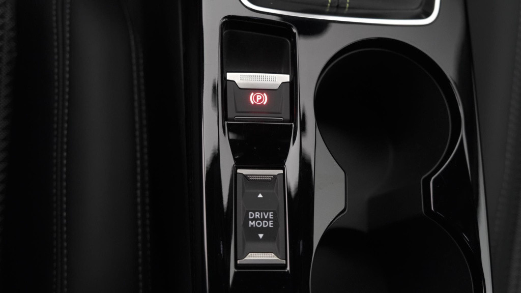 Peugeot 2008 puretech 130 gt | camera | dodehoekdetectie | navigatie | park