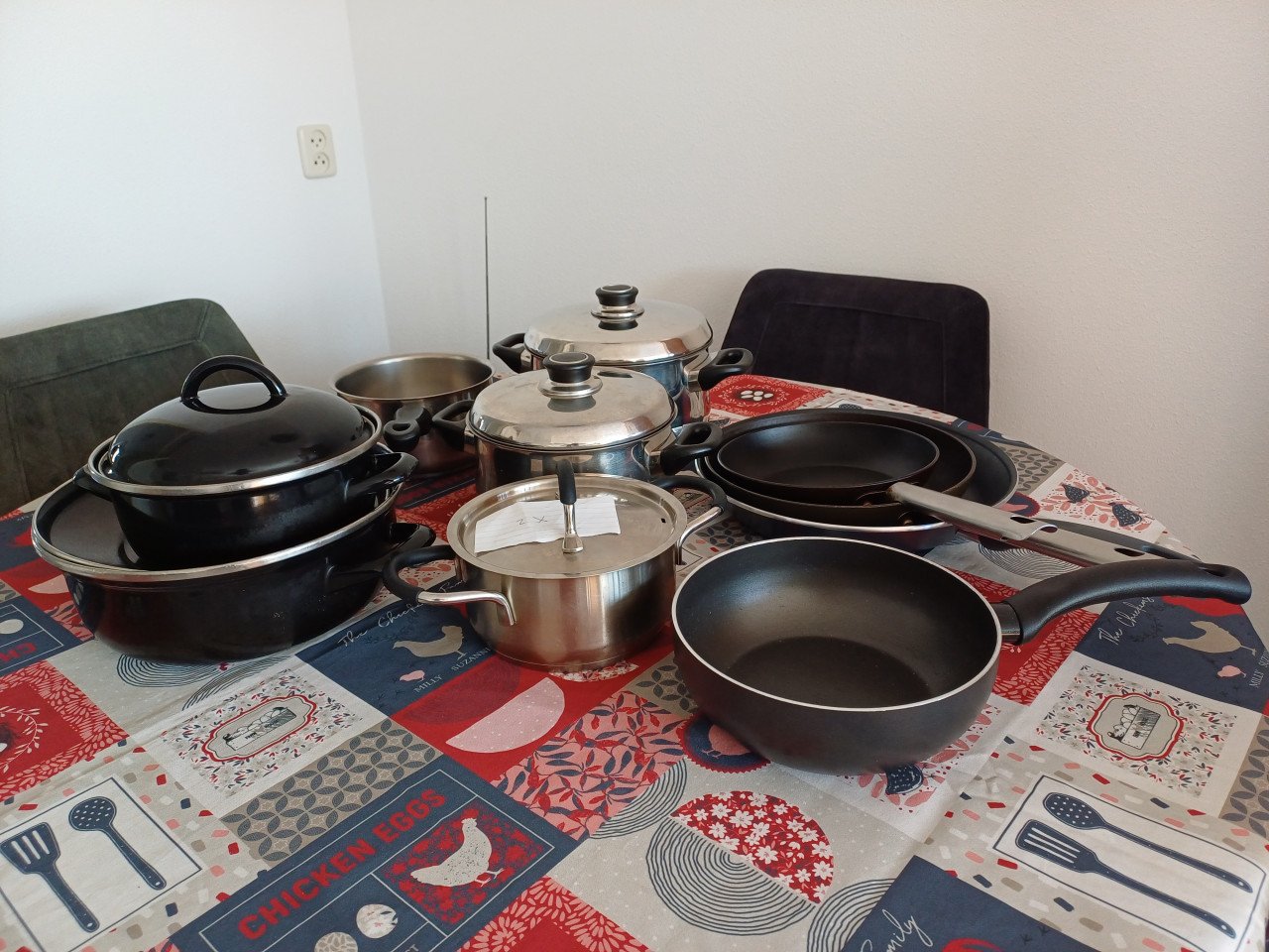 PANNEN: VEEL UITZOEK ideaal voor CAMPING, CARAVAN of STUDENT
