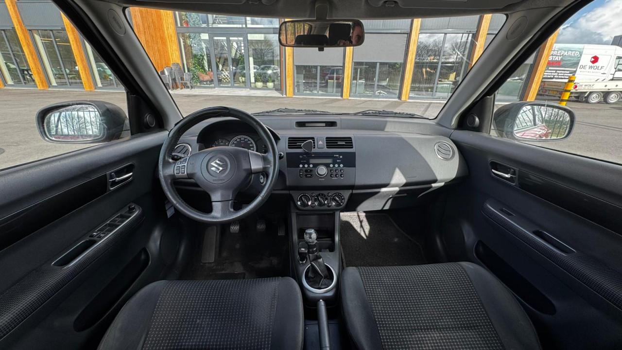 Suzuki Swift 1.3 | Rood