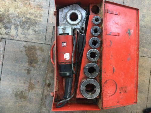 Gereedschap   Draadtapmachine