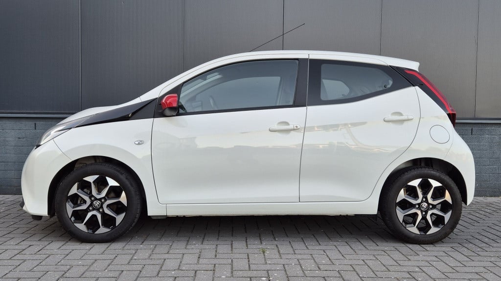 Toyota Aygo 1.0 vvt-i x-cite*automaat*airco*camera*apple-carplay*android*