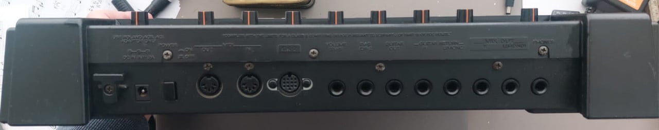 TE KOOP: ROLAND GR1 GITAARSYNTHESIZER  250 euro