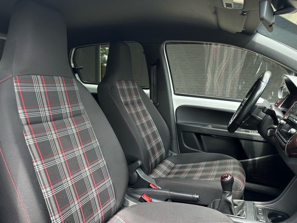 Volkswagen UP! gti // carplay // android auto //