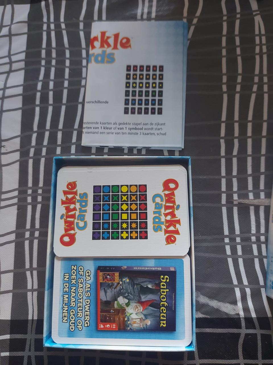 WISSEL, COMBINEER EN SCOOR! QWIRKLE ALS NIEUW.